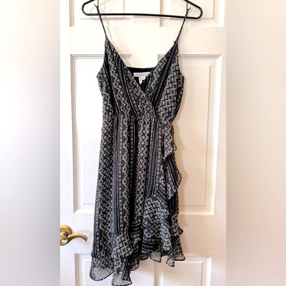 BCBGeneration Faux-wrap Ruffle Skirt Dress - Black- LIKE NEW!! -Size Small - Picture 7 of 16
